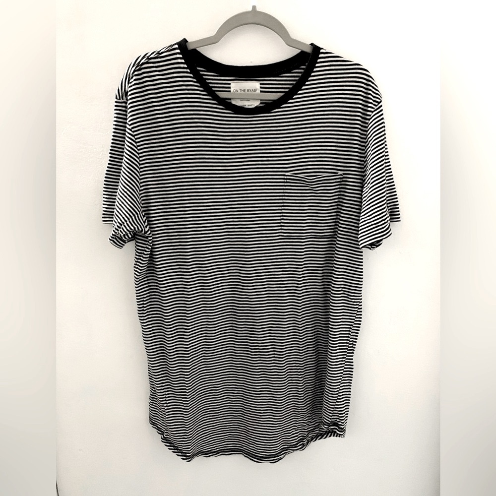 ON THE BYAS Striped Longer Length Short Sleeve T-Shirt Size Large - Picture 5 of 6